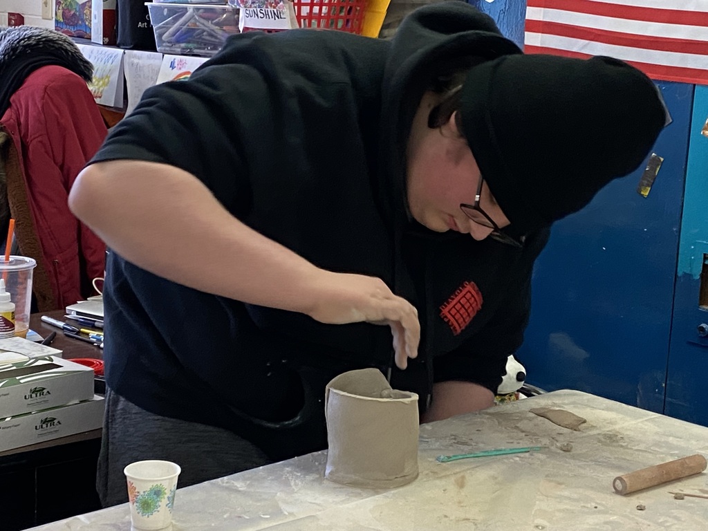 8th grade art class working with clay